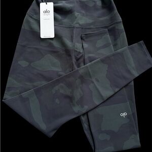 ALO Yoga Women's Leggings - Dark Camo